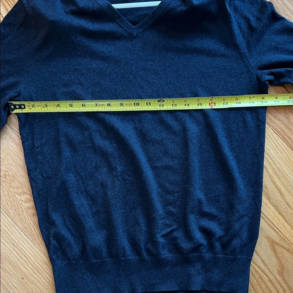 Banana Republic silk cashmere blend men’s dark blue V-Neck Sweater